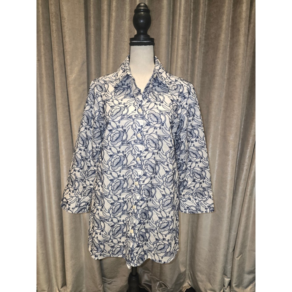 Foxcroft Womens 8 White Navy Blue Floral Embroidered Cotton 3/4 Sleeve Shirt